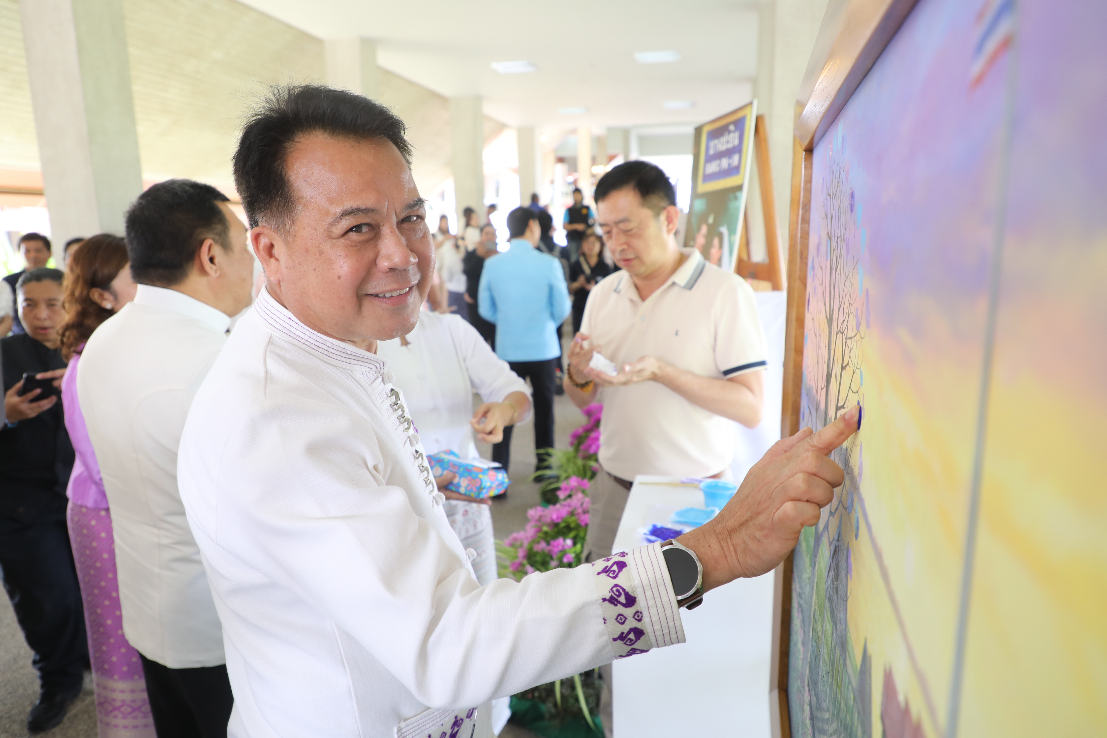 title - มากกว่าความรักระหว่างคู่ครอง คือความรักต่อปวงชน ส.ป.ก. จัดงาน “รักแห่งศิลป์ รักแห่งแผ่นดิน” พลังแห่งศิลปะที่เชื่อมโยงสถาบันและประชาชน